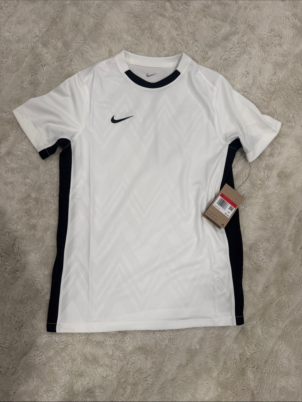 Nike White Short Sleeve Athletic Tee with Black Accents kids boys NWT Size L